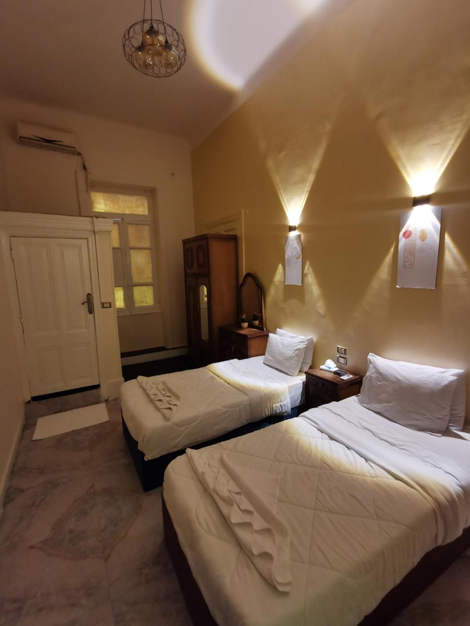 Hotel Hello World *